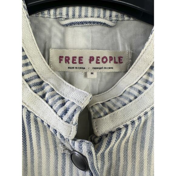 Free People Distressed Factory Bleached Out Indigo Cassie Jacket Crop Medium - Picture 9 of 16